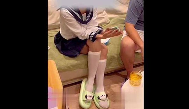 海角社区,刚考上大学的妹妹来到大城市和我同居 高清