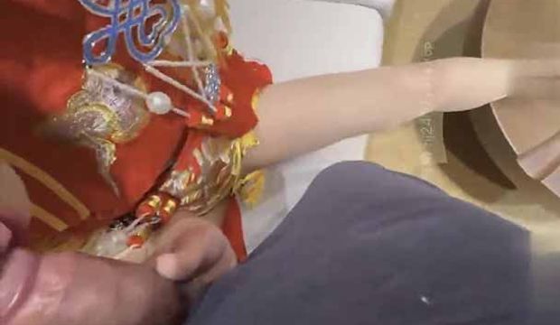 海角社区,跨年夜让姐姐穿中式服装实现双洞齐插 高清