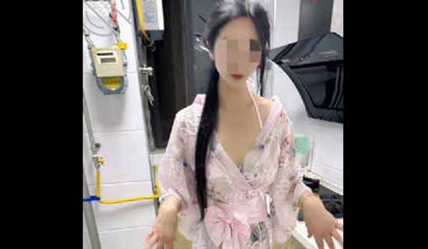 海角社区,姐姐穿骚睡衣等我下班 高清