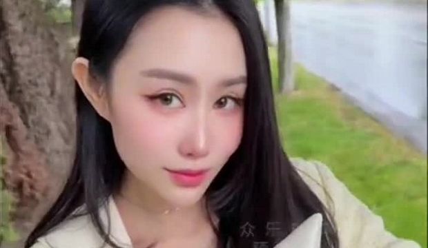 漂亮正妹在公车上给男友打手枪,非常刺激,汐梦瑶