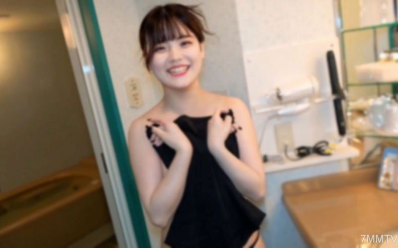 FC2-PPV-4734762 天使般的笑容！最可爱的E罩杯美女可爱的小脸蛋被颜射了，之后三次内射