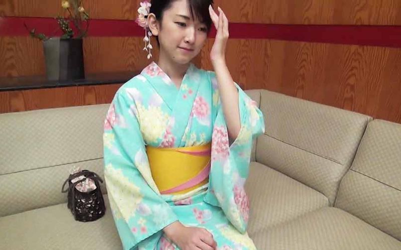 FC2-PPV-934375 失去处女身约一年了，19岁白皙清纯的S级美少女，身穿诱人的浴衣，被猛干后，欲火焚身乞求中出